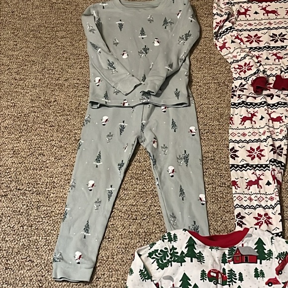 Boys holiday pajama bundle size 4T GUC - Picture 4 of 4